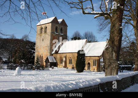 Église Saint Bartholamew, Fingest, collines de Chiltern, Buckinghamshire, Angleterre, Royaume-Uni, dans la neige Banque D'Images