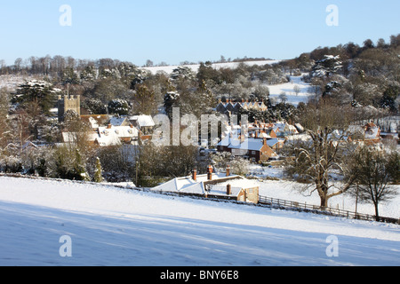 Hambleden village dans la neige, les collines de Chiltern, Buckinghamshire, England, UK Banque D'Images