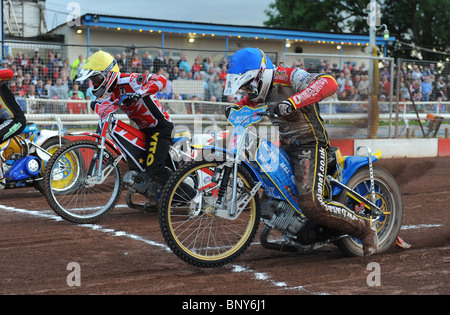 Speedway race start au cours d'un montage approprié entre le Swindon Robins et les Panthers de Peterborough Banque D'Images