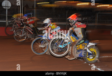 Speedway race start au cours d'un montage approprié entre le Swindon Robins et les Panthers de Peterborough Banque D'Images