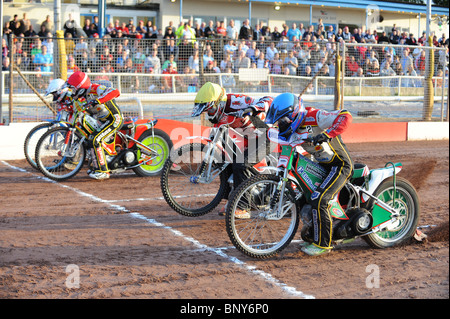 Speedway race start au cours d'un montage approprié entre le Swindon Robins et les Panthers de Peterborough Banque D'Images