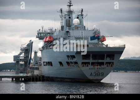 Auxiliaire de la Flotte royale Wave Knight Navire amarré à la jetée du Port de l'Amirauté Lamont Loch efforcé Argyll Banque D'Images