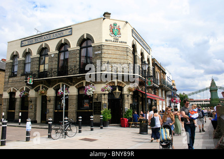 Hammersmith Lower Mall avec le Rutland Arms pub, Londres Banque D'Images