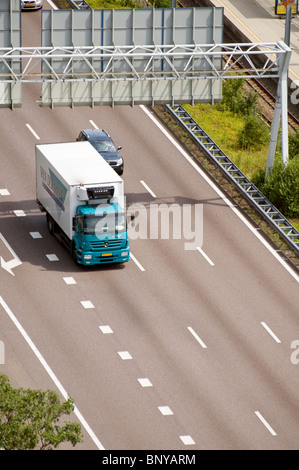 Le trafic sur l'autoroute A10 dans la région d'Amsterdam Zuid de la capitale néerlandaise Banque D'Images