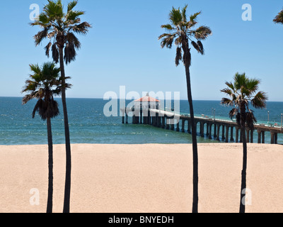 Manhattan Beach Pier dans la pittoresque ville de Californie du Sud. Banque D'Images