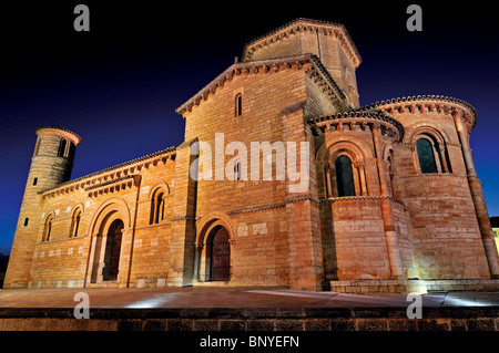 L'Espagne, Saint James Way : Iglesia de San Martin de Fromista par nuit Banque D'Images