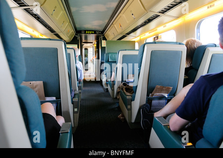 L'intérieur de la classe Économie Rail Car sur un train de Via Rail Canada Banque D'Images