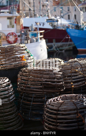 Des casiers à homard sur un bateau de pêche à Victoria Dock. Sullivans Cove, Hobart, Tasmanie, Australie Banque D'Images