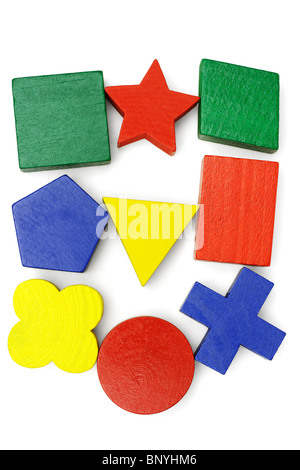 Un assortiment de blocs géométriques sur fond blanc Banque D'Images