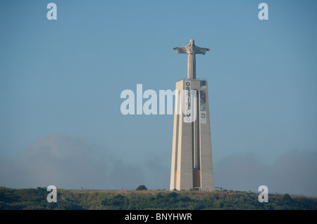 L'Europe, Portugal, Lisbonne (Lisboa) aka. Christ Roi de l'aka (monument Cristo Rei) sur la rive gauche de la rivière Tagus. Banque D'Images