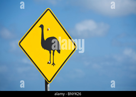 L'UEM crossing road sign dans le Parc National de Nambung. Cervantes, Australie occidentale, Australie. Banque D'Images