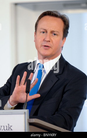 PM David Cameron annonce la grande société à l'Université Hope de Liverpool en juillet 2010. Photos par Alan Edwards www.f2images.co.uk Banque D'Images