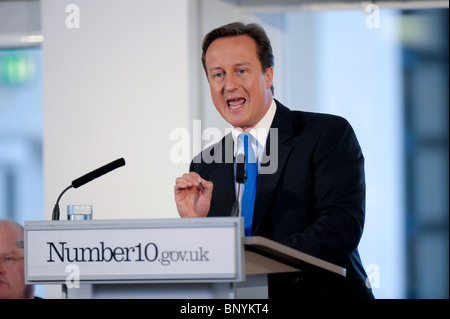 PM David Cameron annonce la grande société à l'Université Hope de Liverpool en juillet 2010. Photos par Alan Edwards www.f2images.co.uk Banque D'Images