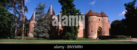 Le Château à douves de Ainay-Le-Vieil Banque D'Images