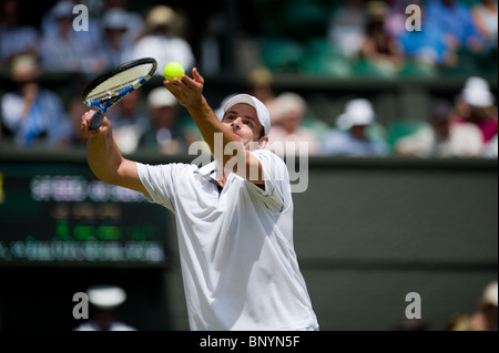 23 juin 2010. Andy Roddick vs Michael Llodra . Tournoi international de tennis de Wimbledon qui s'est tenue à l'All England Lawn Tennis Banque D'Images