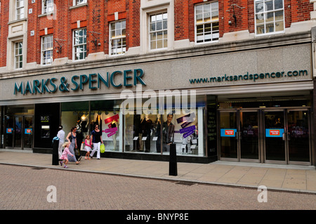 Magasin Marks and Spencer, Cambridge, England, UK Banque D'Images