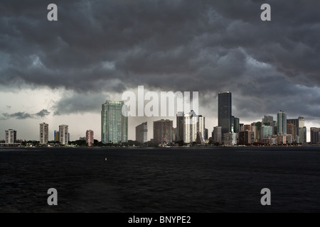 Storm brewing sur le centre-ville de Miami Banque D'Images