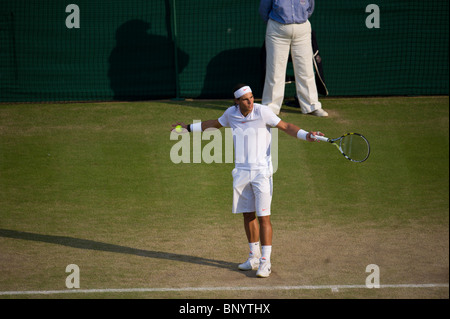 26 juin 2010 : Rafael Nadal (ESP) 2 v Philipp Petzschner GER (33). Tournoi international de tennis de Wimbledon qui s'est tenue à l'tous les FRA Banque D'Images