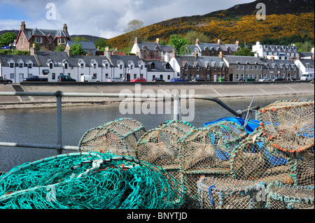 Homard empilés à la nasse / pièges dans le port d''Ullapool, Highlands, Scotland, UK Banque D'Images