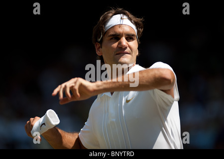 28 juin 2010 : Roger Federer (SUI)[1] v Jurgen Melzer. Roger's chaussures de tennis. Tournoi international de tennis de Wimbledon qui s'est tenue à Banque D'Images