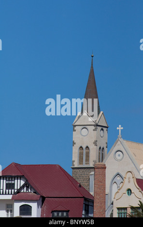 L'Afrique, la Namibie, Luderitz. L'église luthérienne néogothique (Felsenkirche) construit en 1911. Banque D'Images