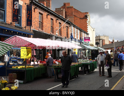 Un marché de rue à Grantham, Lincolnshire, Angleterre, Royaume-Uni Banque D'Images