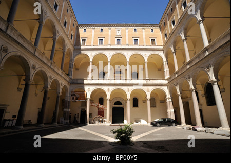 Italie, Rome, Palazzo della Cancelleria, cour Banque D'Images