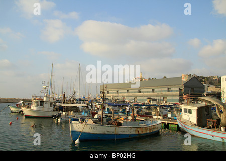Israël, de bateaux de pêche dans le port de Jaffa Banque D'Images