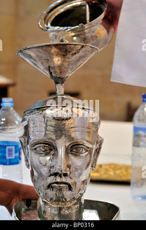 L'Espagne, Saint James Way : cérémonie religieuse autour de la tête d'argent de saint Grégoire dans le monastère d'Irache Banque D'Images