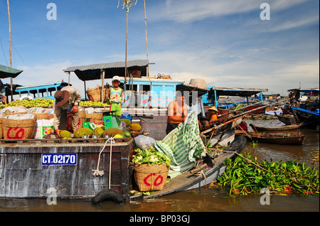 Vietnam, le delta du Mékong, marché flottant de Cai Rang. Banque D'Images