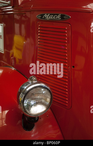 Avant d'une prise classique, un camion Mack Banque D'Images