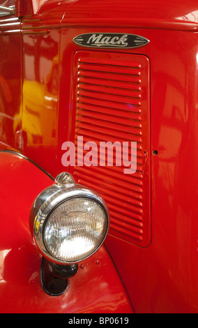 Avant d'une prise classique, un camion Mack Banque D'Images