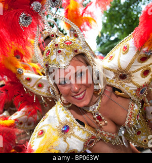 LONDON, UK, London 2010, Carnival un danseur de Samba à partir de l'école de samba Paraiso Banque D'Images