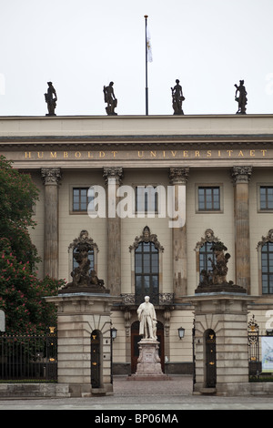 Entrée principale de l'Université Humboldt de Berlin Est, Unter den Linden Banque D'Images