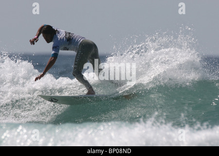 Le Néo-Zélandais, Jay Quinn qui était le finaliste dans la compétition de surf Boardmasters Relenless, Newquay, Cornwall, 8 août. Banque D'Images
