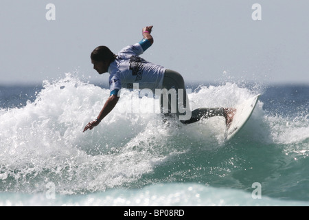 Le Néo-Zélandais, Jay Quinn qui était le finaliste dans la compétition de surf Boardmasters Relenless, Newquay, Cornwall, 8 août. Banque D'Images