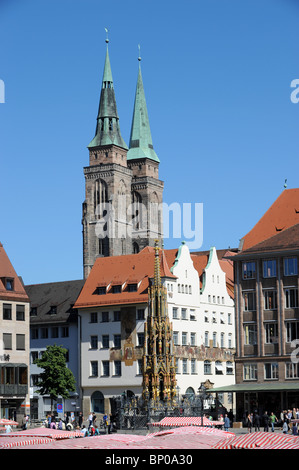 La belle fontaine ou Barkentine Brunnen dans Nuremberg Allemagne Nürnberg Deutschland Europe Banque D'Images