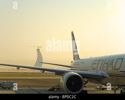 Tôt le matin à l'aéroport international d'Abu Dhabi, UAE Banque D'Images