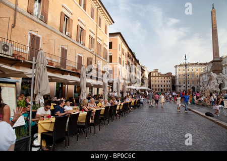 Table de salle à manger dans les restaurants en Piazza Navona, Rome, Italie Banque D'Images