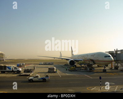 Tôt le matin à l'aéroport international d'Abu Dhabi, UAE Banque D'Images