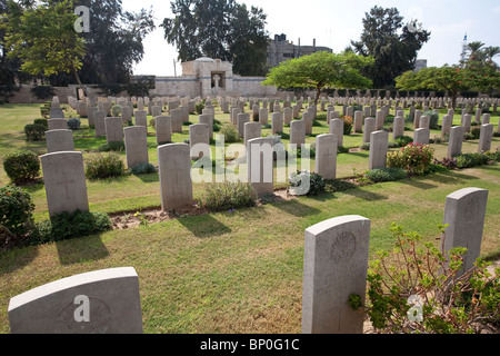 Cimetière de guerre du Commonwealth dans la ville de Gaza, le dernier lieu de repos pour des milliers de soldats morts en combattant les Ottomans en 1917 Banque D'Images