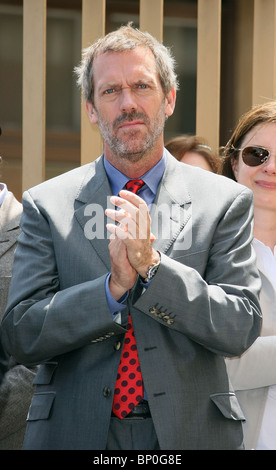 HUGH LAURIE EMMA THOMPSON HONORÉ AVEC UNE ÉTOILE SUR LE Hollywood Walk of Fame HOLLYWOOD Los Angeles CA USA 06 Août 2010 Banque D'Images