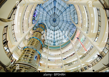 L'Asie du Sud, la Malaisie, Kuala Lumpur, à l'intérieur du centre commercial Suria KLCC Petronas Towers Banque D'Images