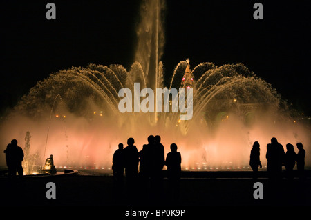 Le Pérou. Les fontaines et pièces d'eau de Lima's Magical Water Park valent bien une visite de nuit. Banque D'Images