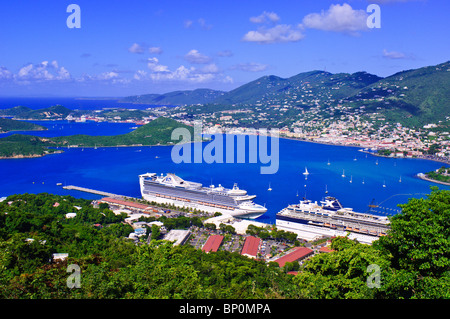 Les navires de croisière Saint Thomas à Charlotte Amalie, Îles Vierges des États-Unis, des Caraïbes. Banque D'Images