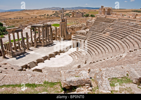 Le théâtre à la ruine romaine de Dougga, les mieux préservés de la Tunisie et l'UNESCO World Heritage site Banque D'Images