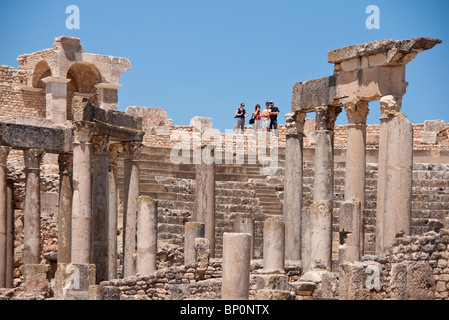 Le théâtre à la ruine romaine de Dougga, les mieux préservés de la Tunisie et l'UNESCO World Heritage site Banque D'Images