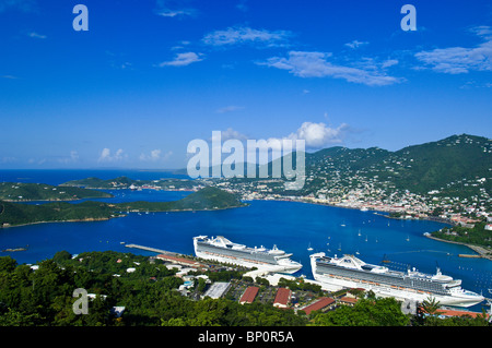 Les navires de croisière à Charlotte Amalie, St Thomas, îles Vierges américaines, des Caraïbes. Banque D'Images