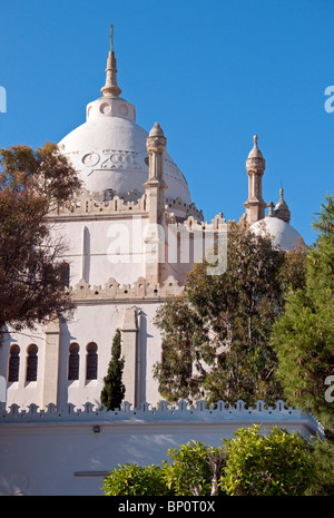 Saint Louis cathédrale construite en style Byzantine-Moorish sur colline de Byrsa surplombant la baie de Carthage, près de Tunis Banque D'Images