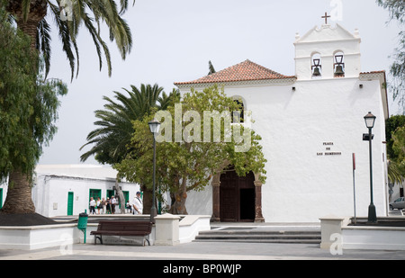 L'église catholique sur la place du village Uga Lanzarote Iles Canaries Espagne Banque D'Images